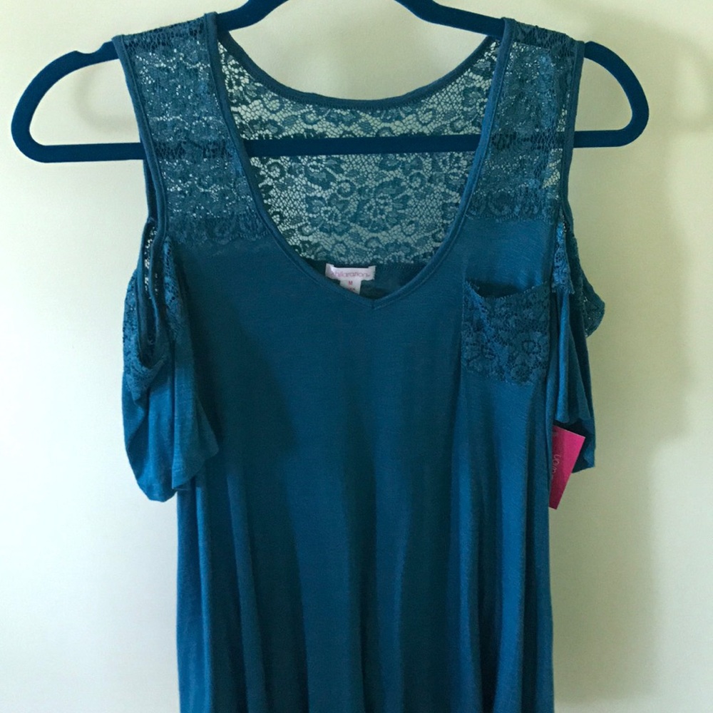 Shoulder cut-out top
